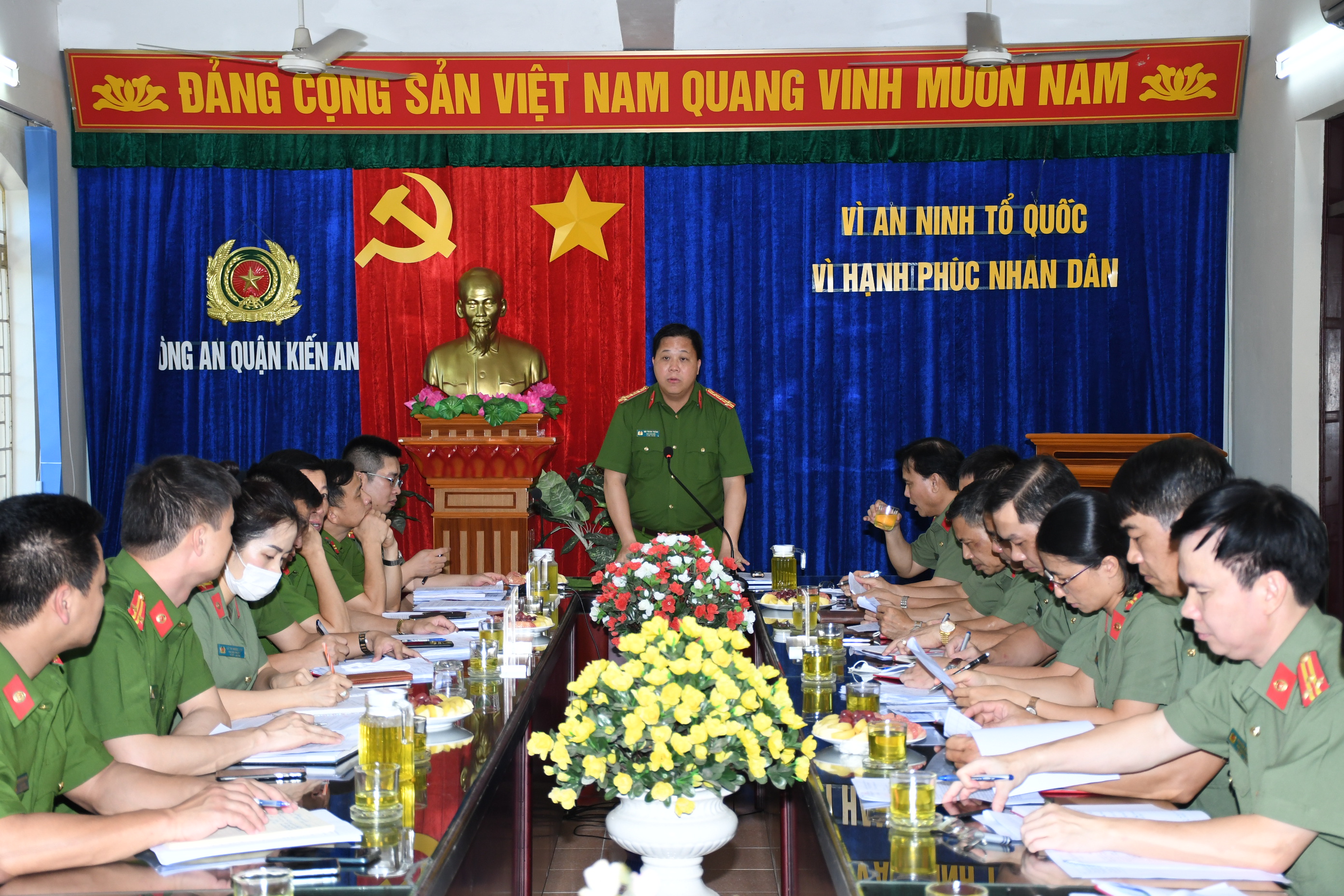 Kiểm tra công tác 6 tháng đầu năm 2021 tại Công an quận Kiến An